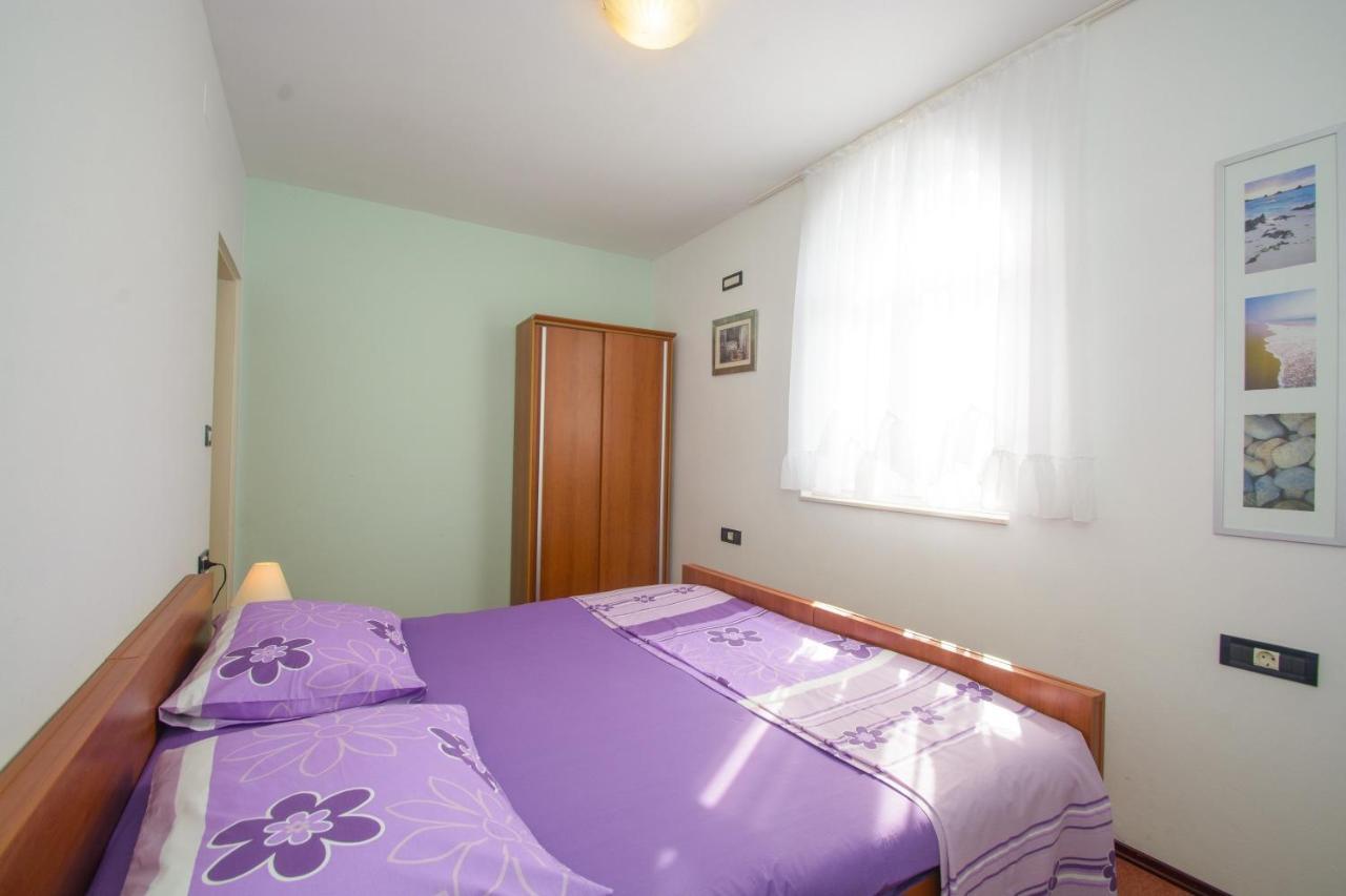 Apartments Marija - By The Sea Рогозниця Екстер'єр фото