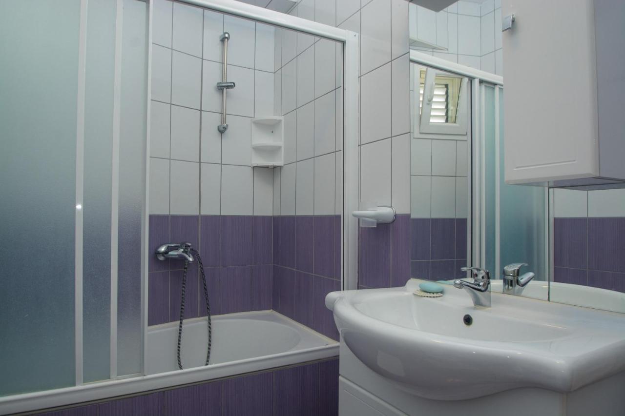Apartments Marija - By The Sea Рогозниця Екстер'єр фото