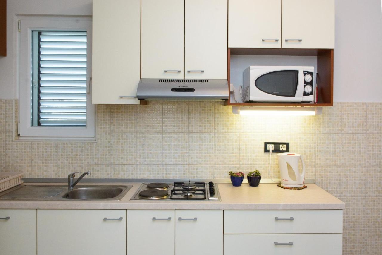 Apartments Marija - By The Sea Рогозниця Екстер'єр фото