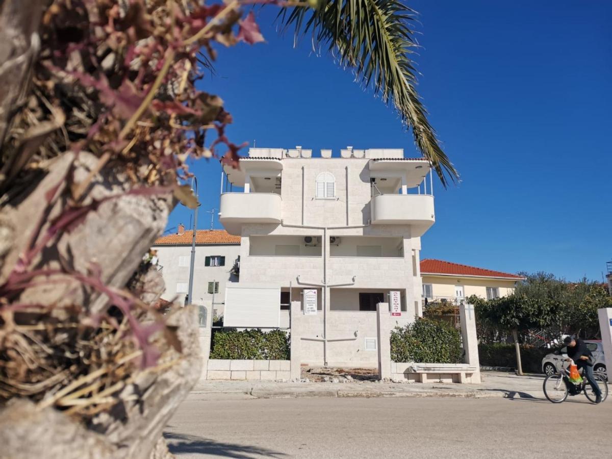 Apartments Marija - By The Sea Рогозниця Екстер'єр фото