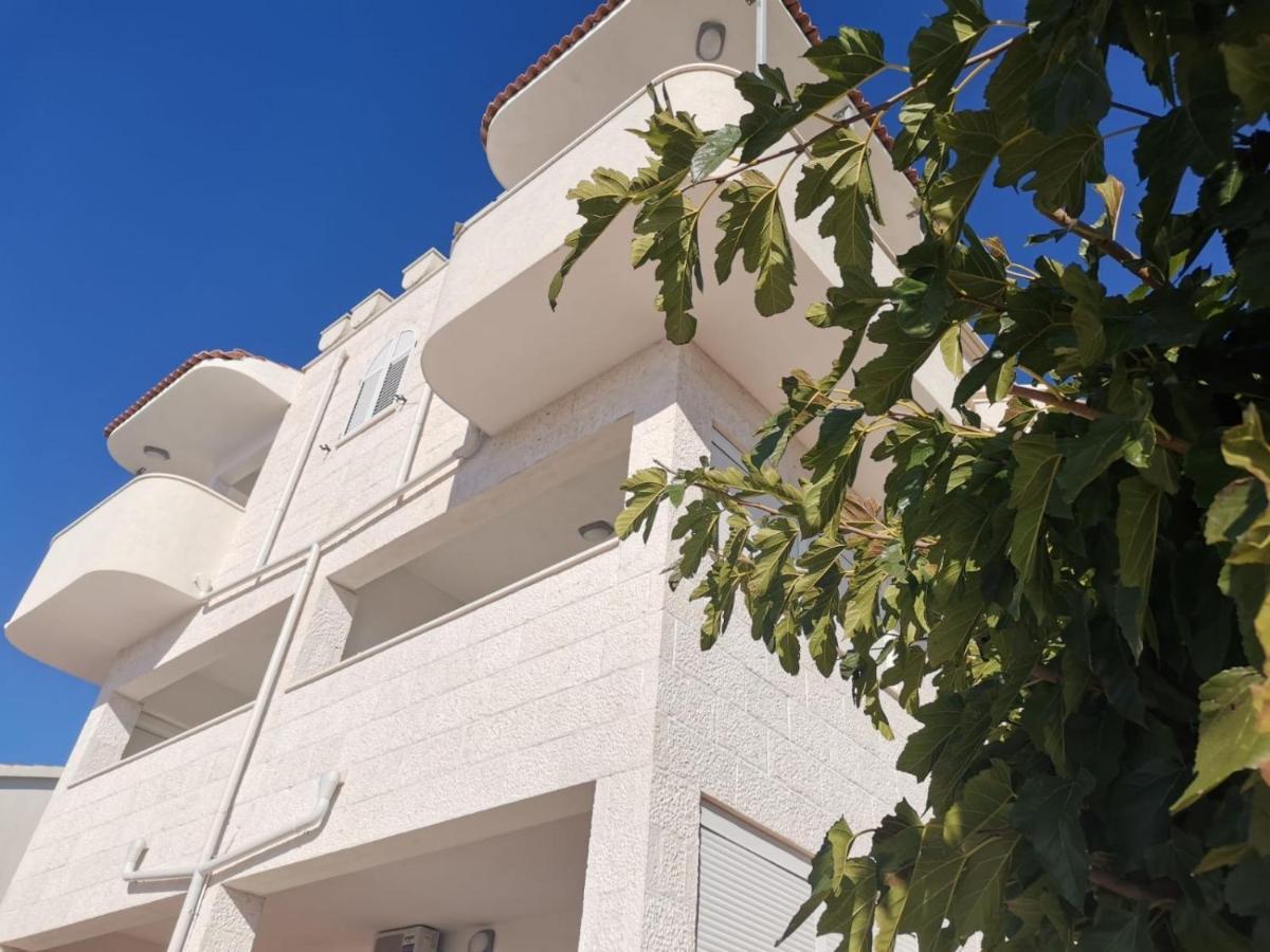 Apartments Marija - By The Sea Рогозниця Екстер'єр фото