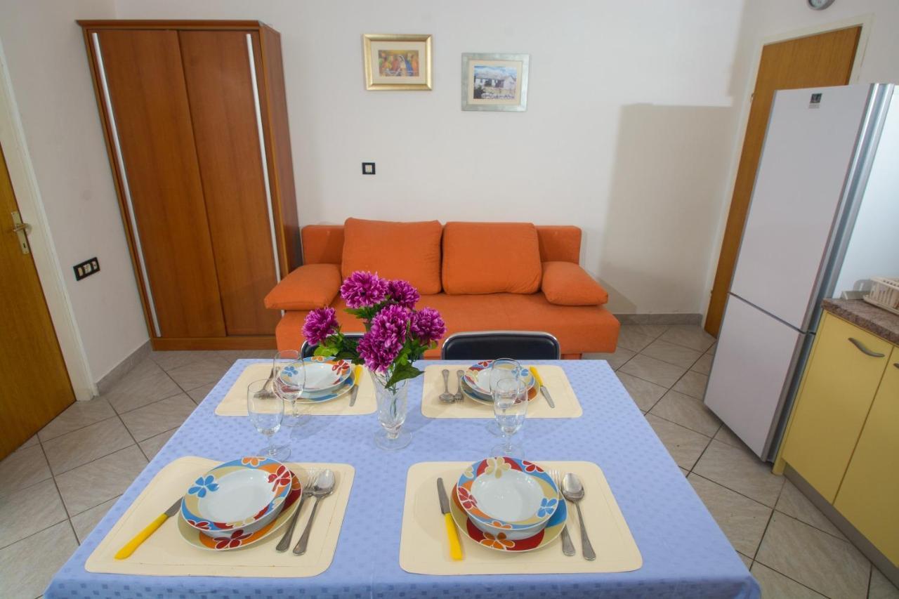 Apartments Marija - By The Sea Рогозниця Екстер'єр фото